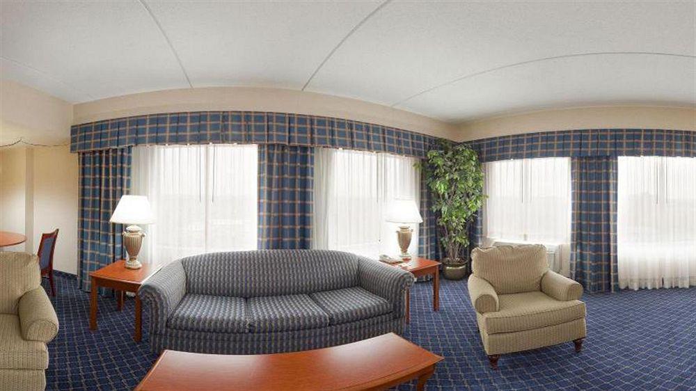Holiday Inn Charlotte University By Ihg Ngoại thất bức ảnh