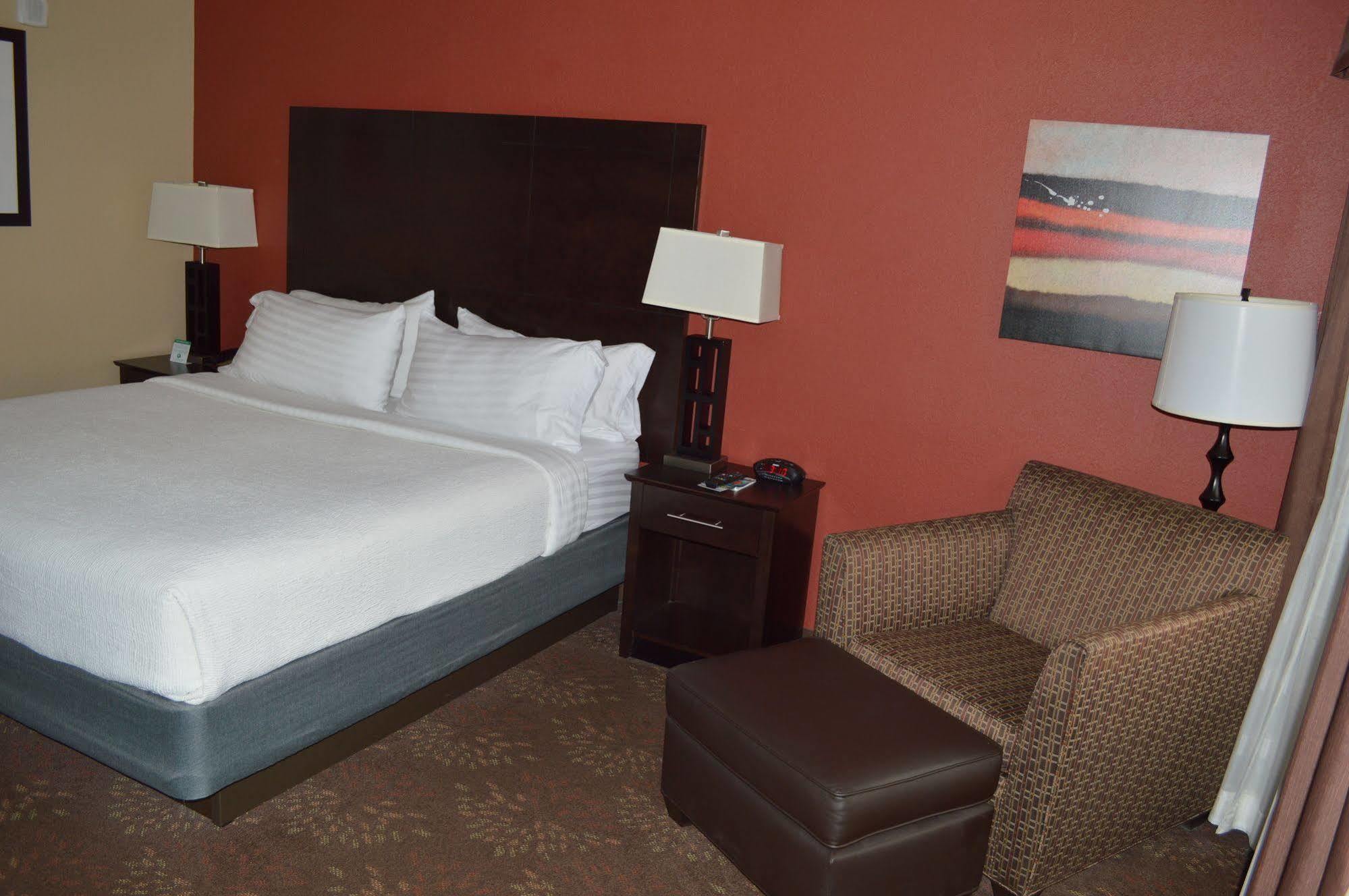 Holiday Inn Charlotte University By Ihg Ngoại thất bức ảnh