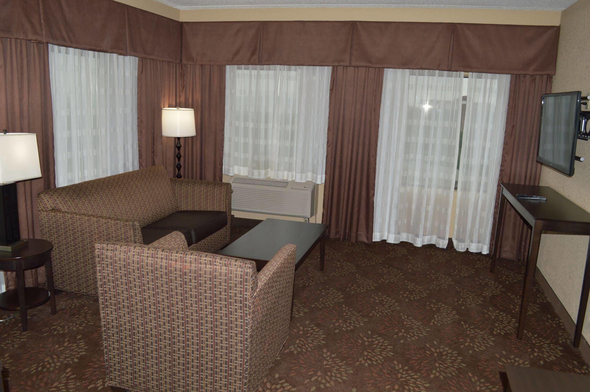 Holiday Inn Charlotte University By Ihg Ngoại thất bức ảnh